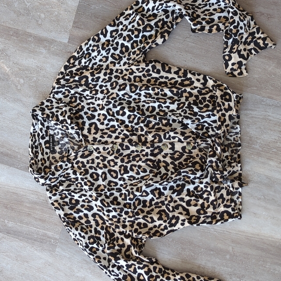 FINAL SALE 🌿LEOPARD PRINT CROP TOP🌿 - Picture 8 of 8